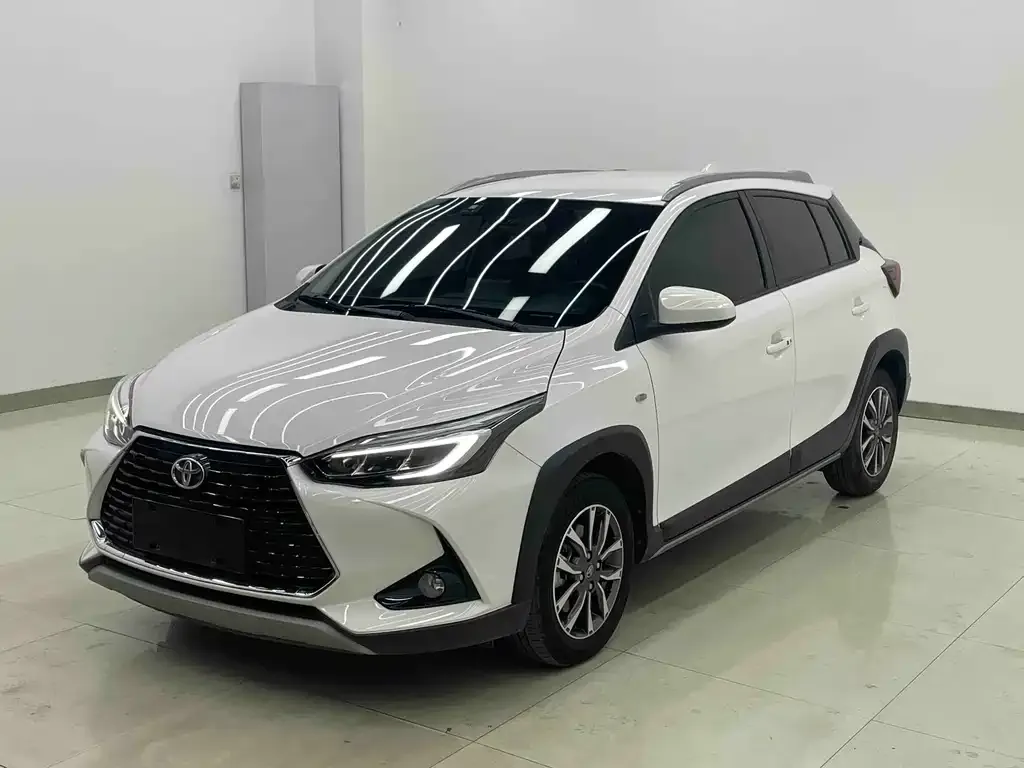Toyota Yaris L — фото 1