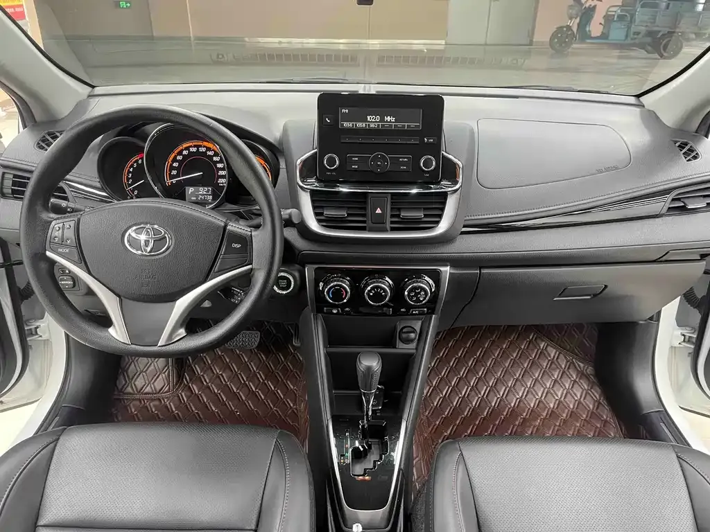 Toyota Yaris L — фото 6