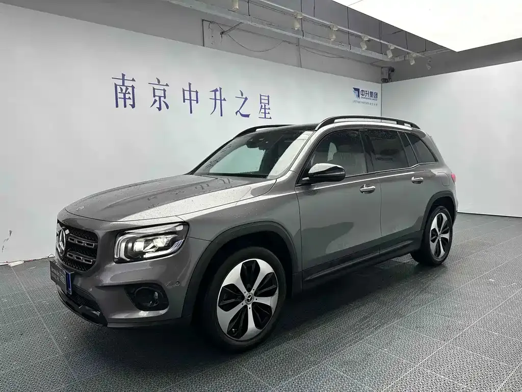 Mercedes-Benz GLB — фото 1