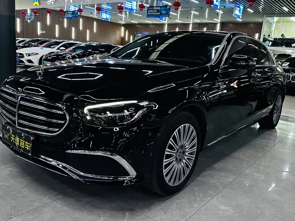Mercedes-Benz E-Class — фото 1