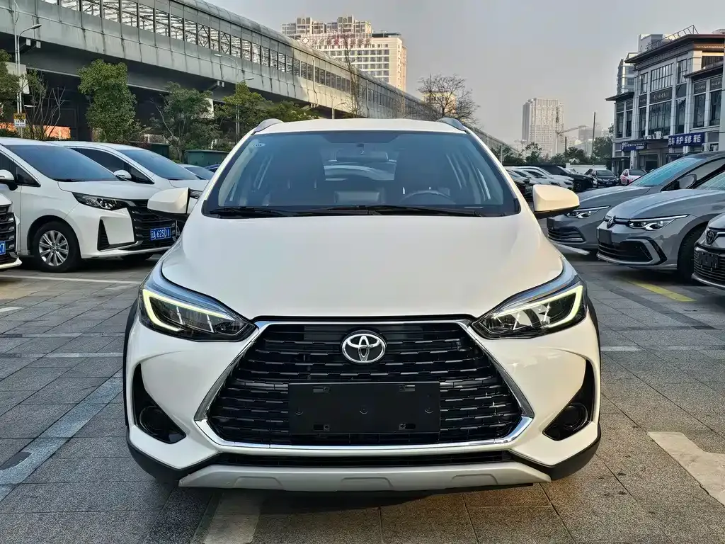 Toyota Yaris L — фото 2