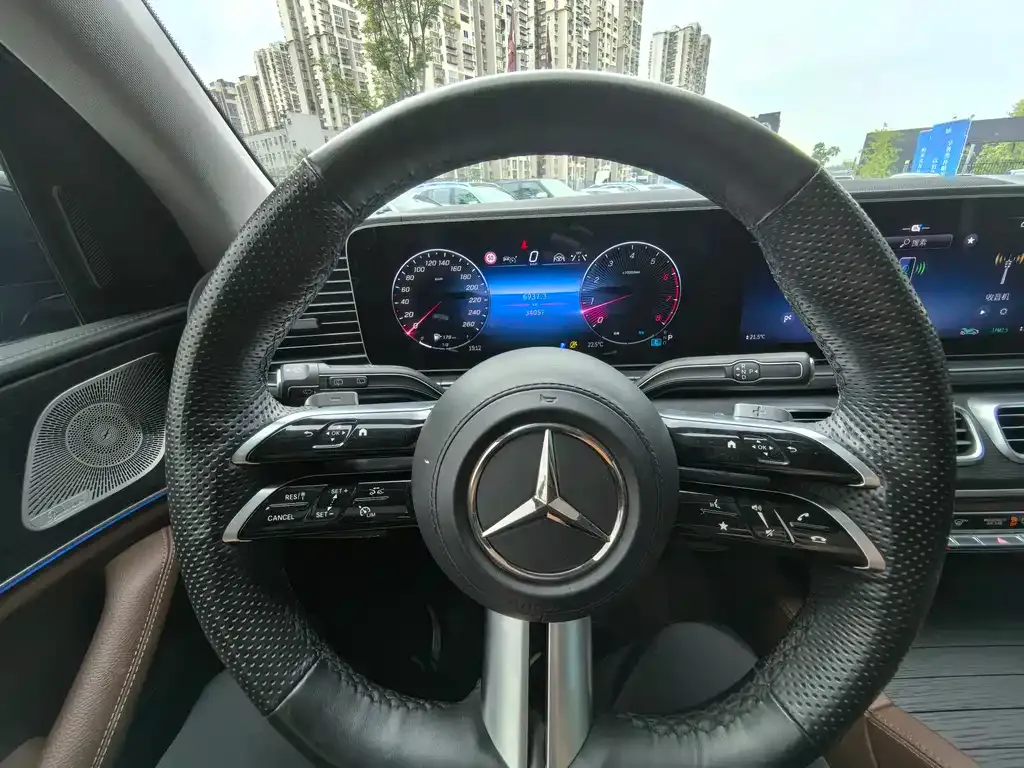 Mercedes-Benz GLS — фото 10