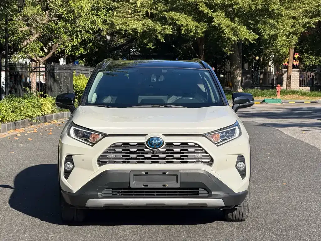 Toyota RAV4 — фото 2