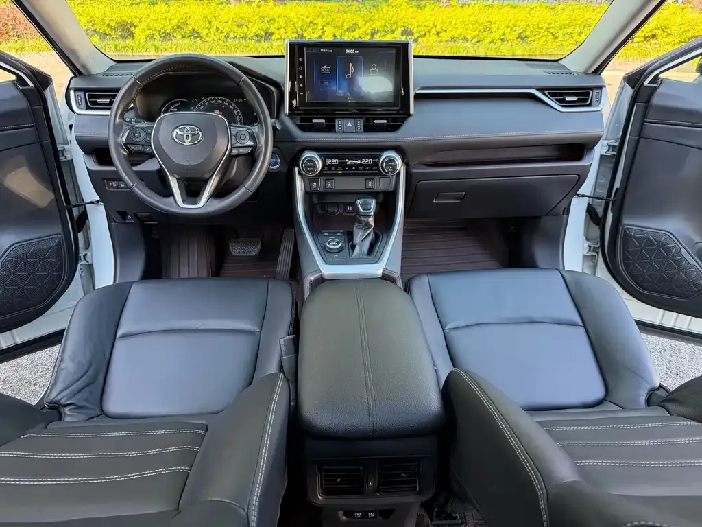 Toyota RAV4 — фото 6