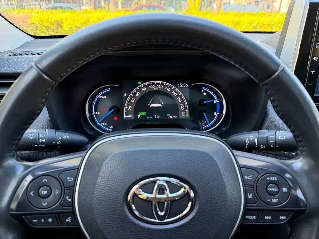 Toyota RAV4 — фото 7