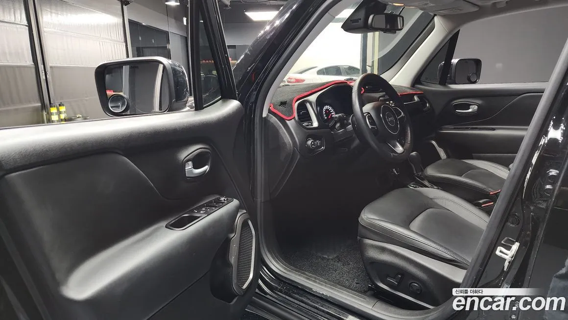 Jeep Renegade — фото 10