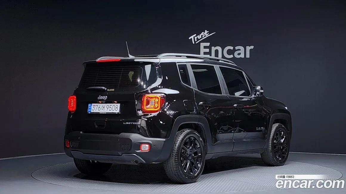 Jeep Renegade — фото 2