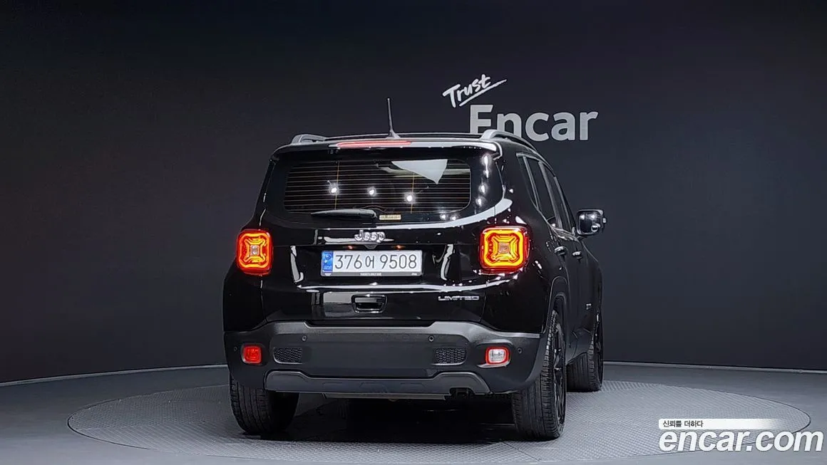 Jeep Renegade — фото 4