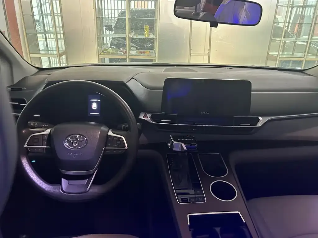 Toyota Granvia — фото 9