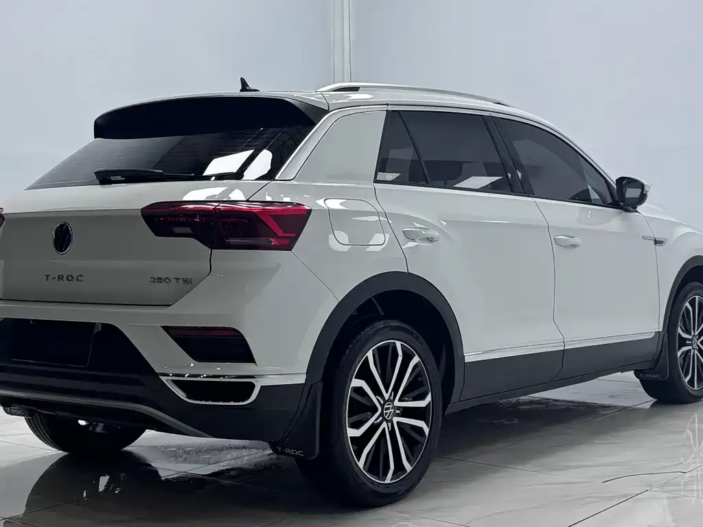 Volkswagen T-Roc — фото 6