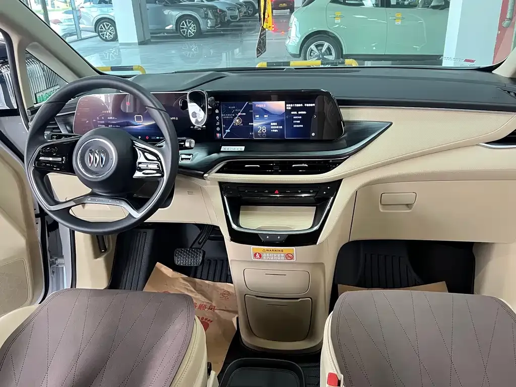 Buick GL8 Hybrid — фото 9