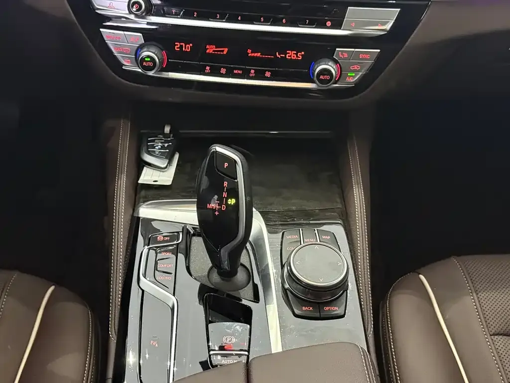 BMW 5 Series — фото 9
