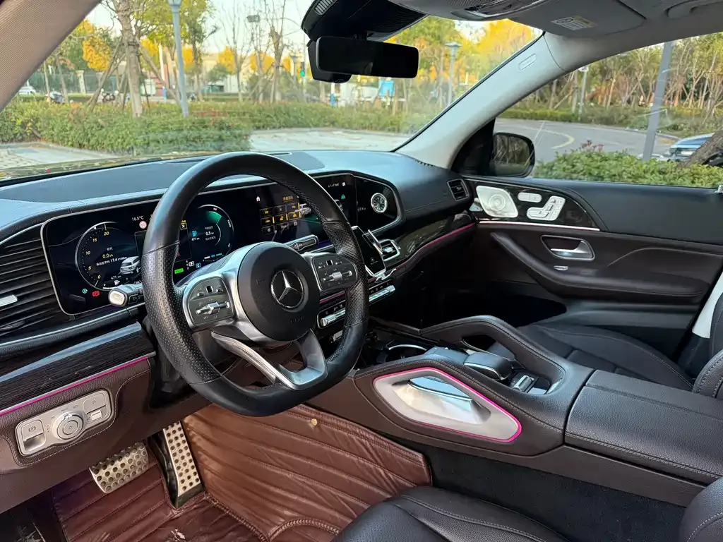 Mercedes-Benz GLS — фото 8