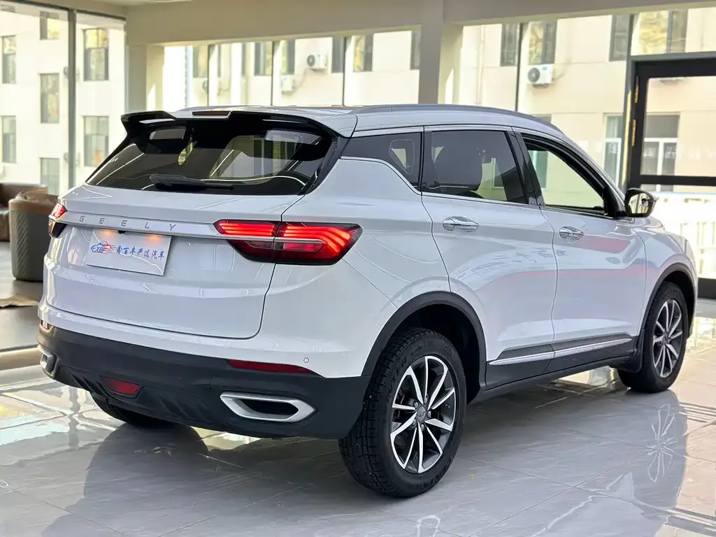 Geely Binyue — фото 10