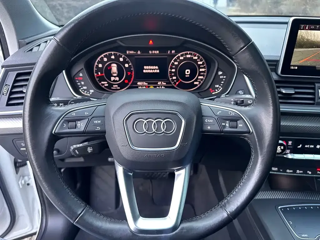 Audi Q5L — фото 10