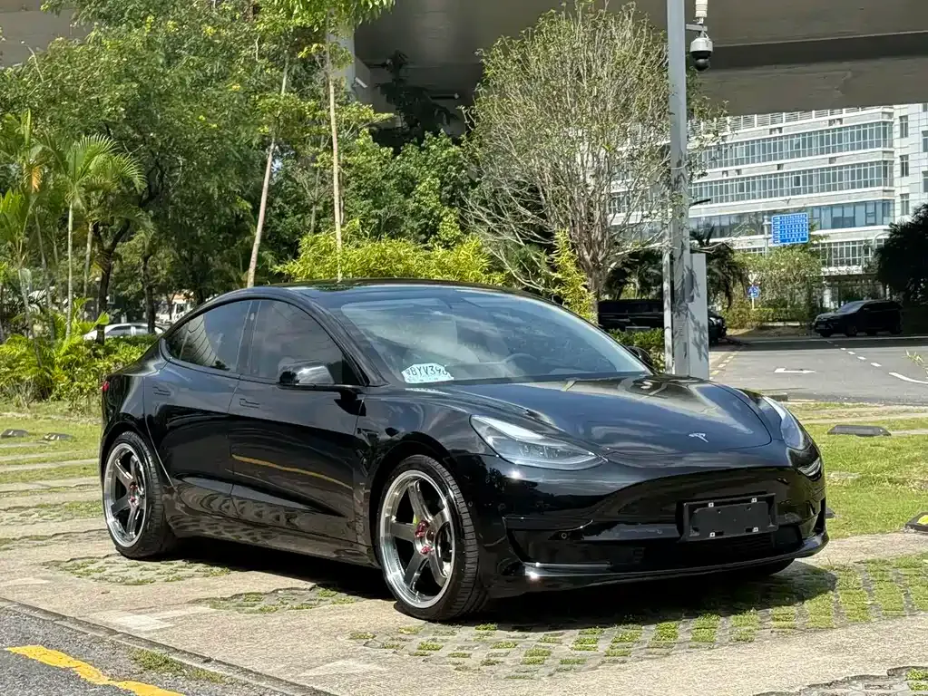 Tesla Model 3 — фото 3