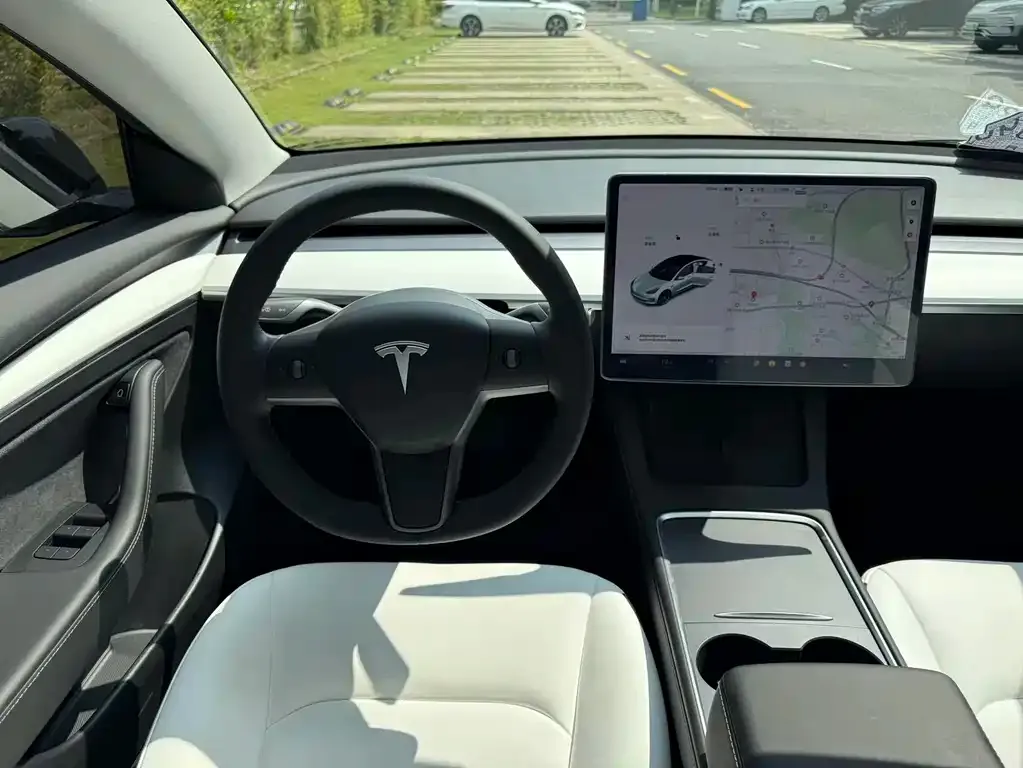 Tesla Model 3 — фото 7