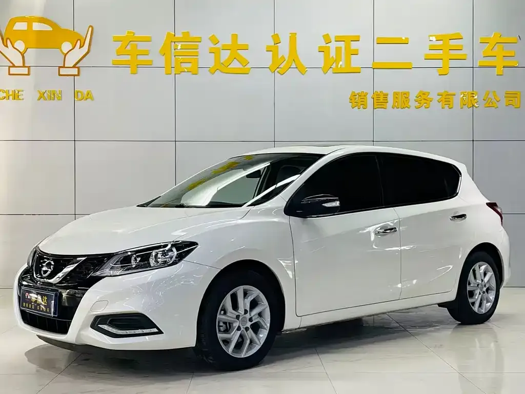 Nissan Tiida — фото 1