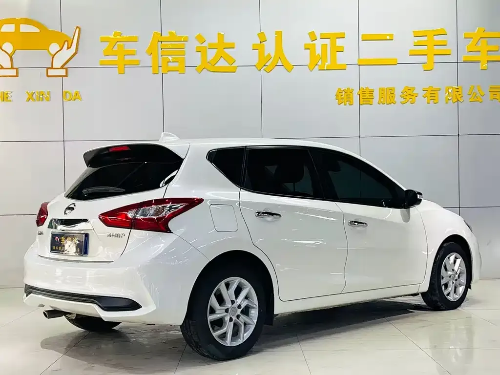 Nissan Tiida — фото 3