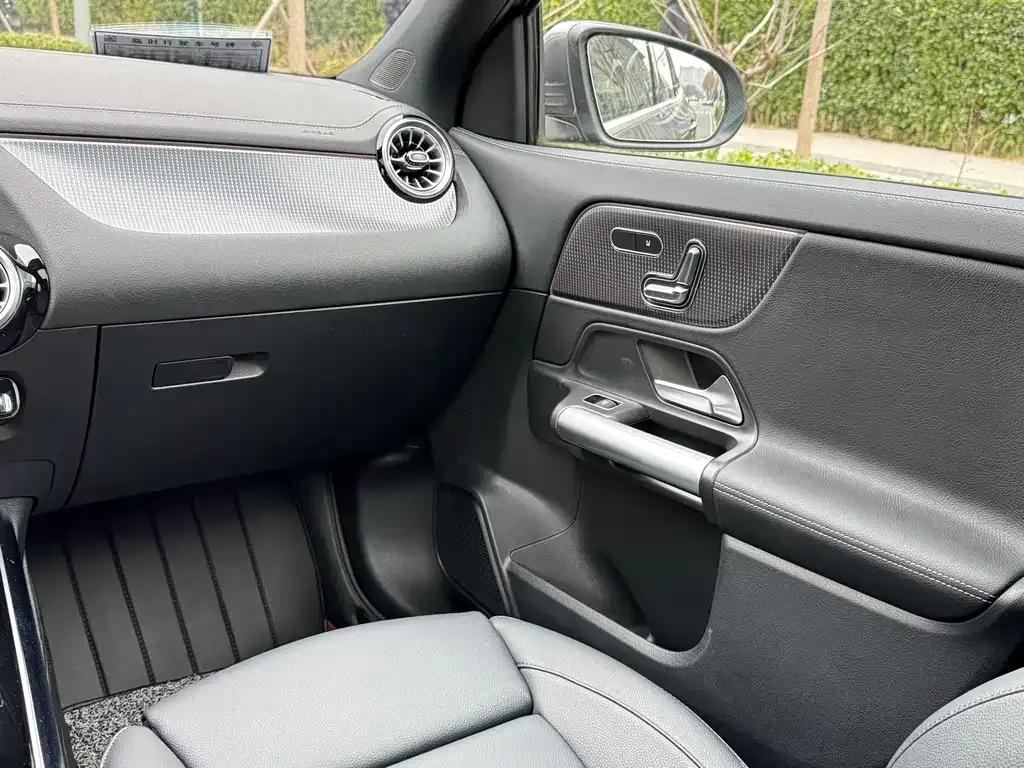 Mercedes-Benz GLA — фото 10