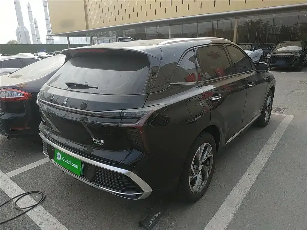 Hongqi HS3 PHEV — фото 7