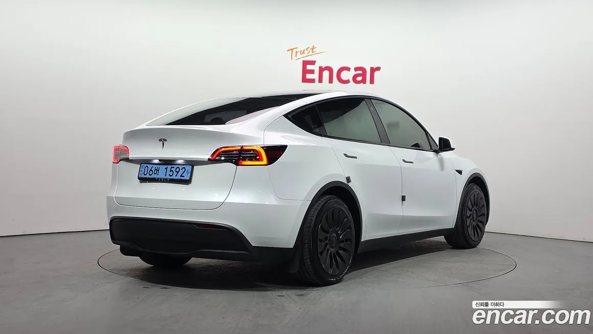 Tesla Model Y — фото 2