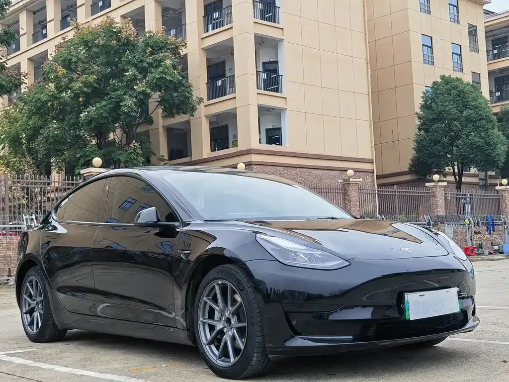 Tesla Model 3 — фото 3