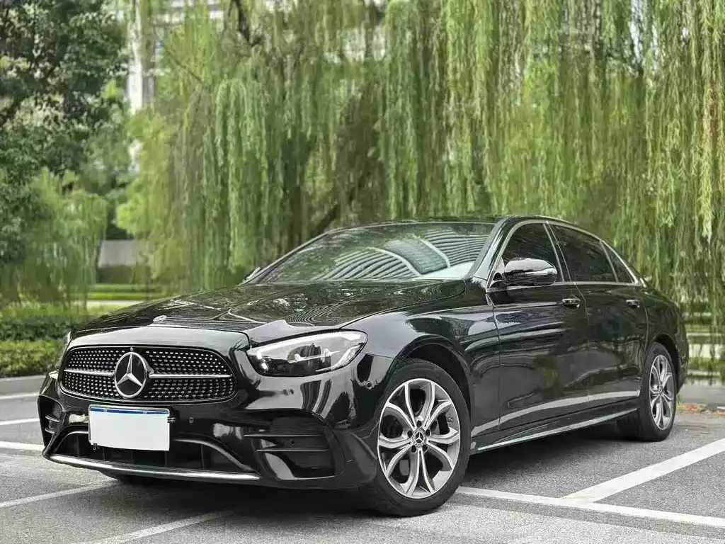 Mercedes-Benz E-Class — фото 1