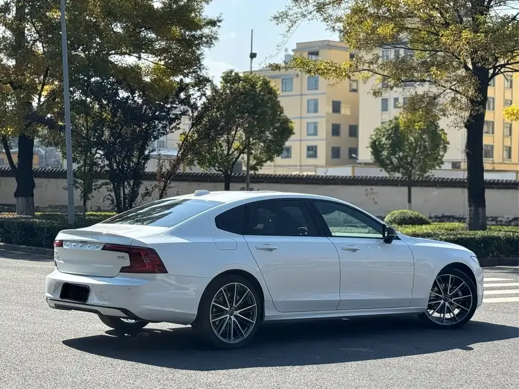 Volvo S90 — фото 8