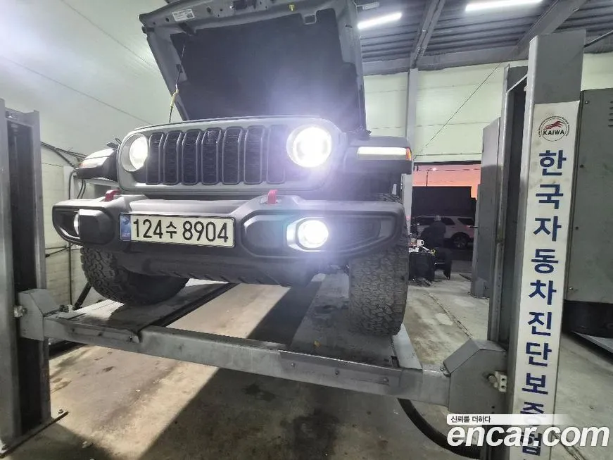 Jeep Wrangler — фото 1