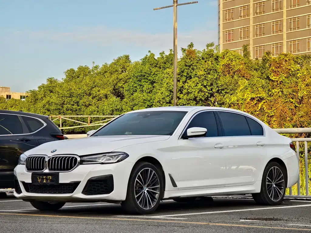 BMW 5 Series — фото 1