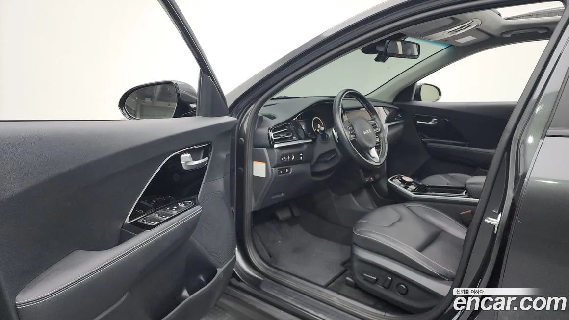 Kia Niro — фото 10