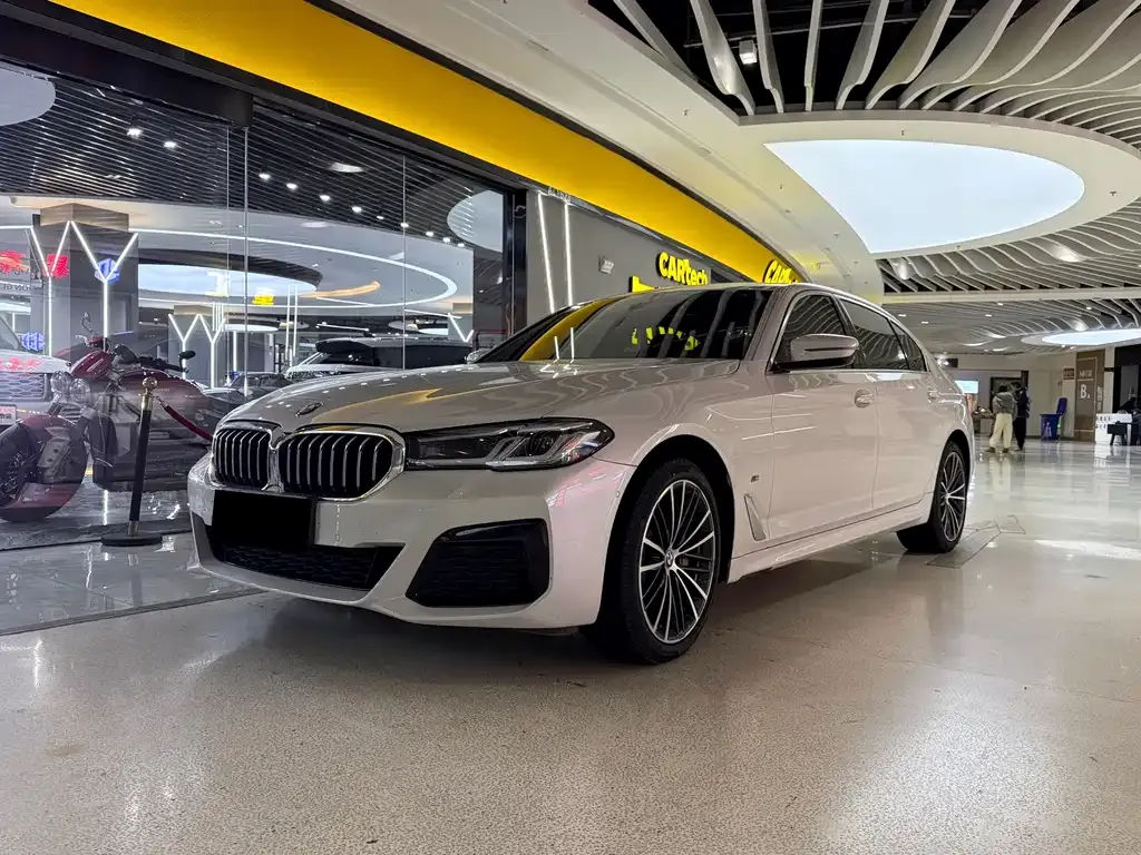 BMW 5 Series — фото 1