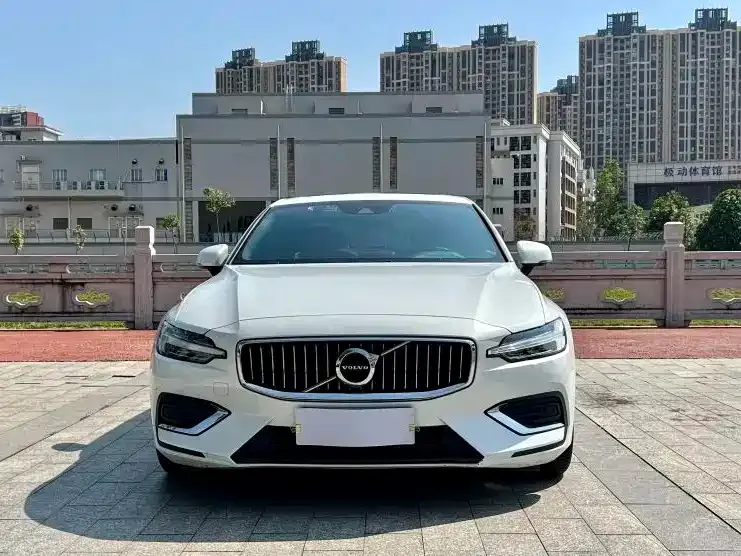 Volvo S60 — фото 2