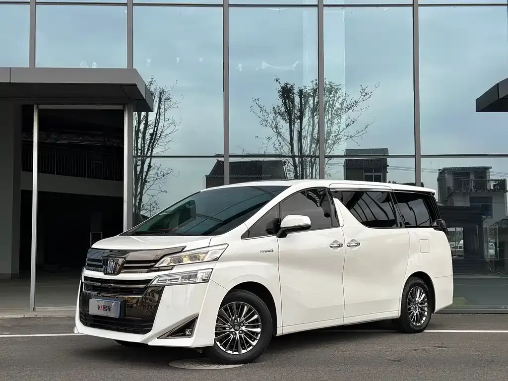 Toyota Vellfire — фото 1
