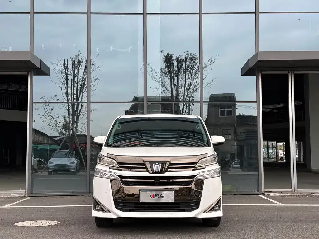 Toyota Vellfire — фото 2
