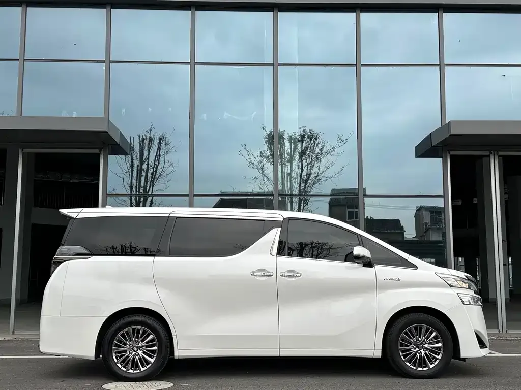Toyota Vellfire — фото 3