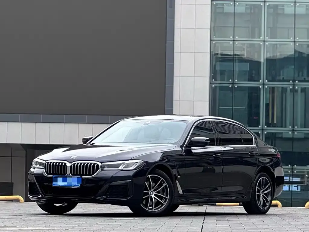 BMW 5 Series — фото 1