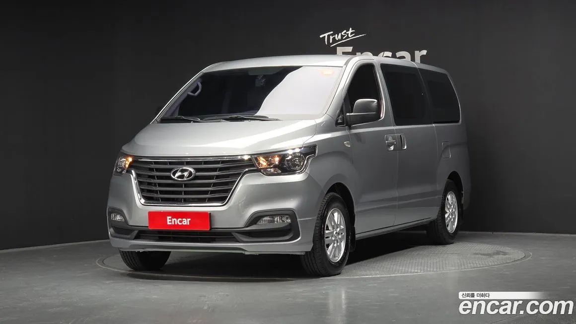 Hyundai Starex — фото 1