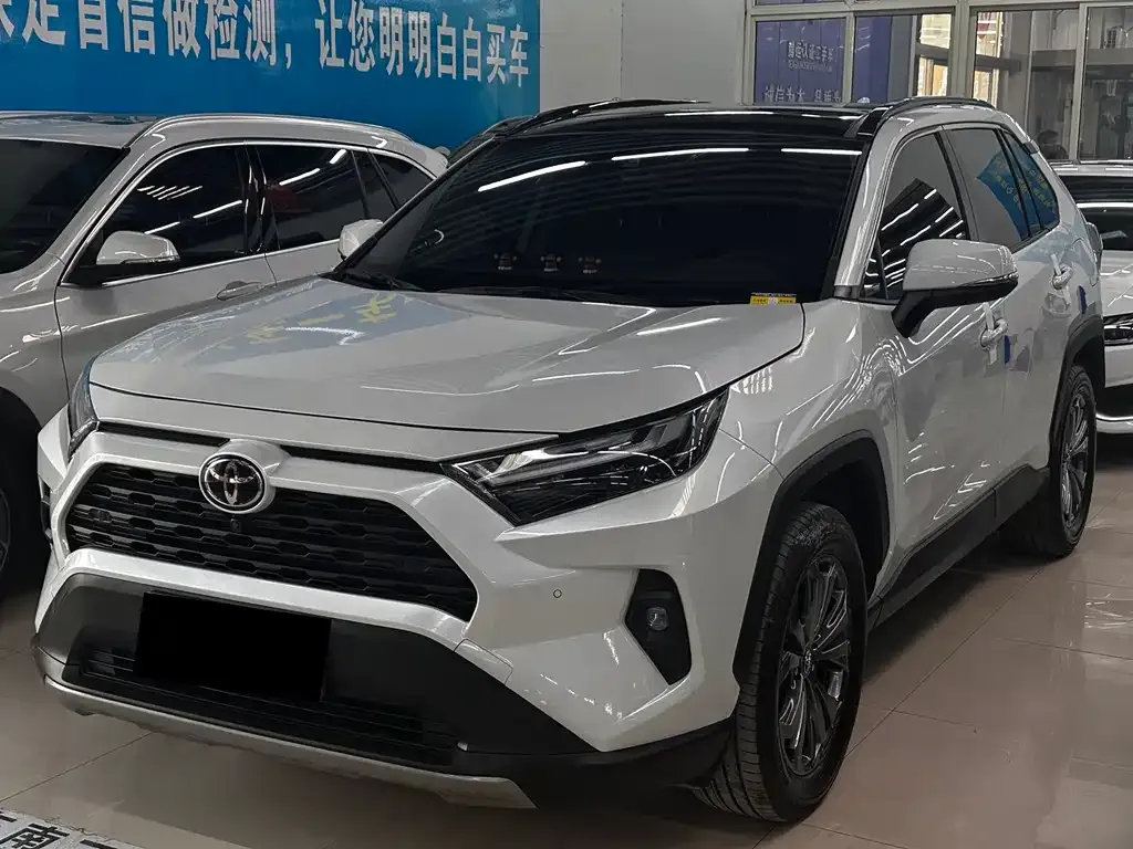 Toyota RAV4 — фото 1