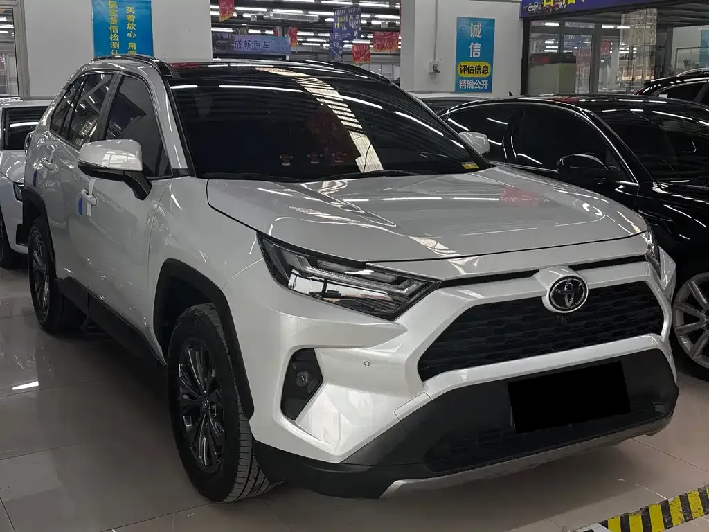 Toyota RAV4 — фото 3