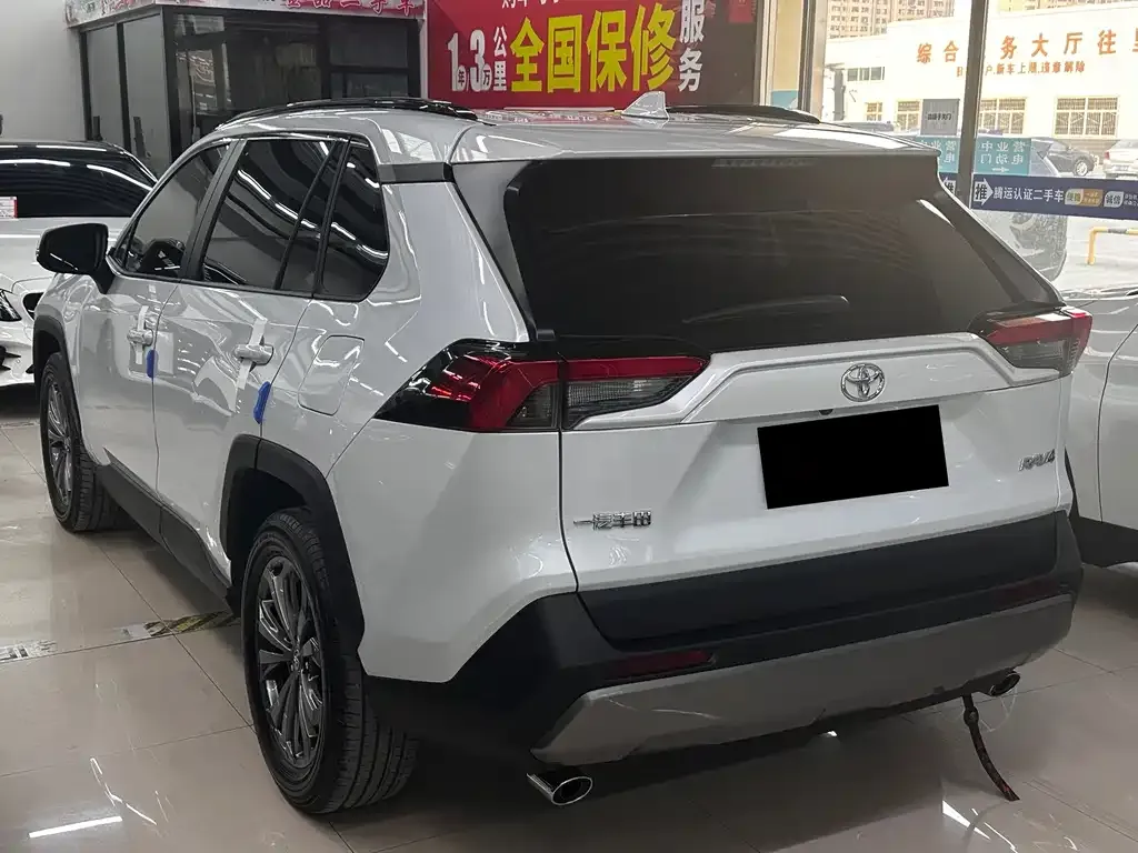 Toyota RAV4 — фото 4