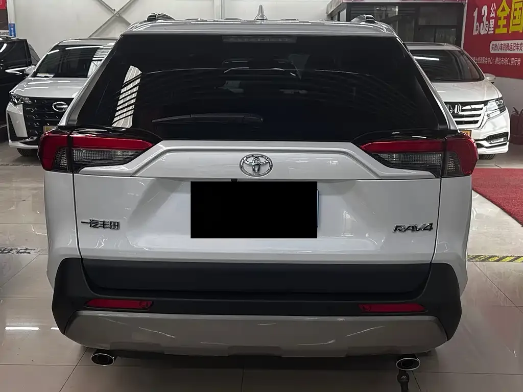 Toyota RAV4 — фото 5