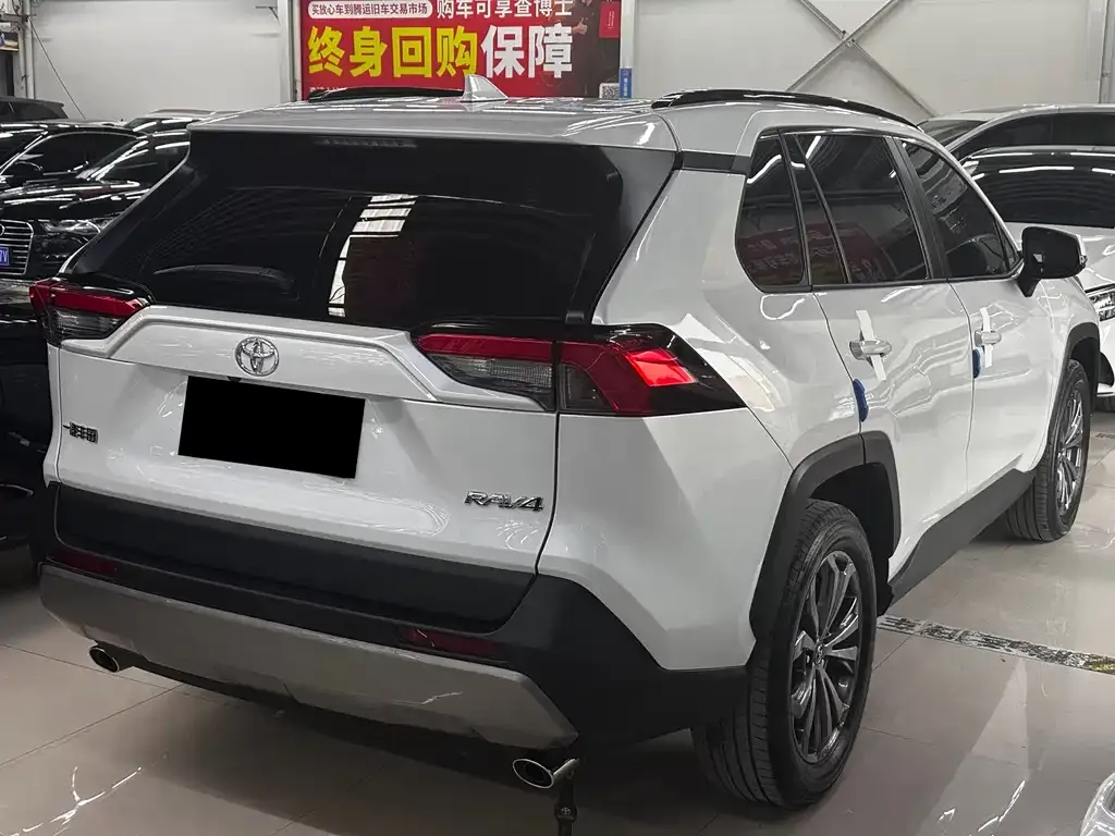 Toyota RAV4 — фото 6