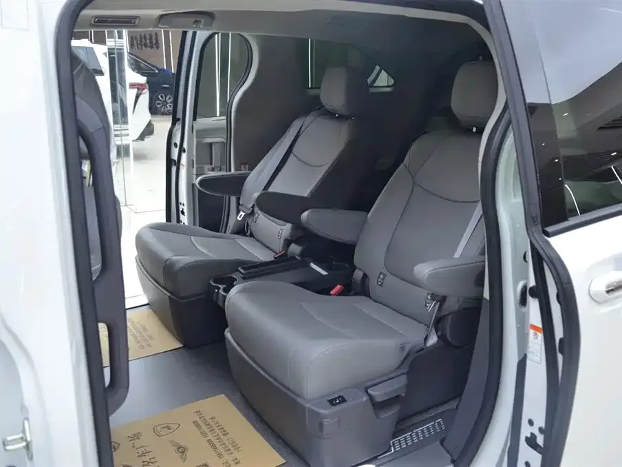Toyota Granvia — фото 5