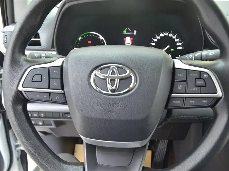 Toyota Granvia — фото 7