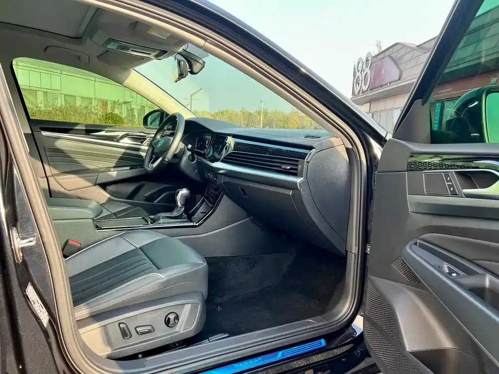Volkswagen Passat — фото 10