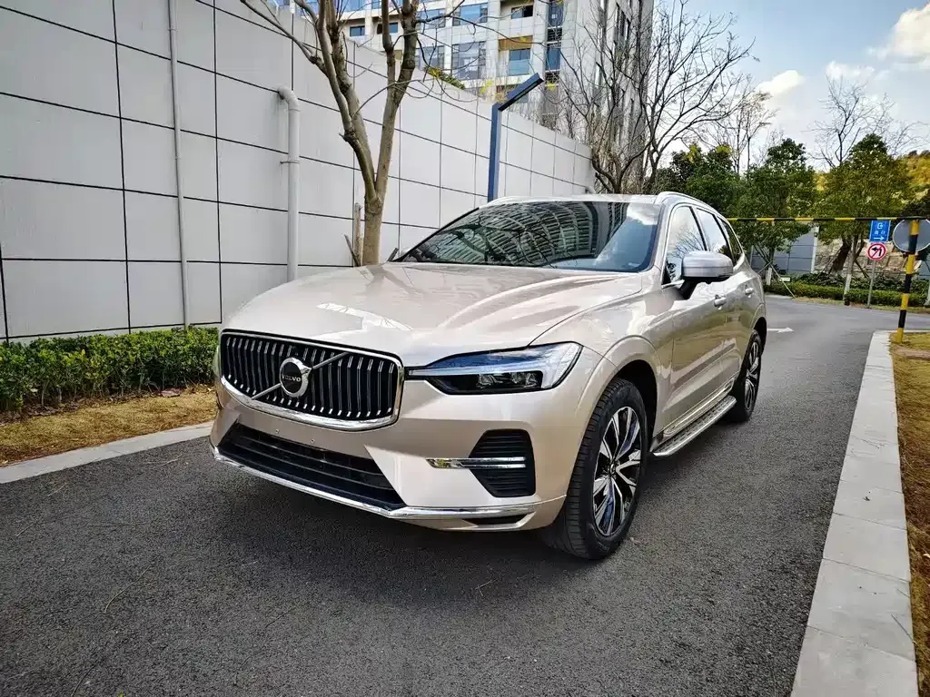 Volvo XC60 — фото 1