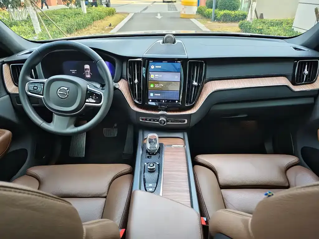 Volvo XC60 — фото 4