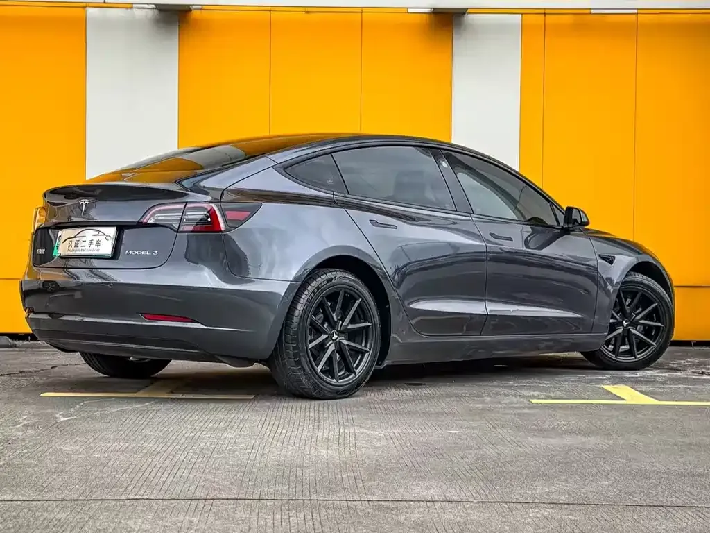 Tesla Model 3 — фото 3